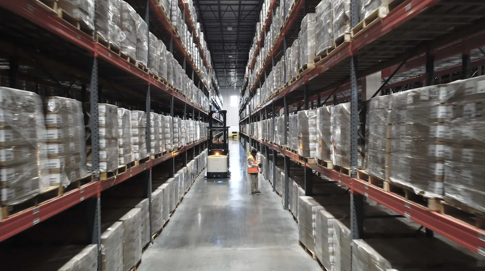 Roofing for Logistics and 3PL Operators in Rockford, IL